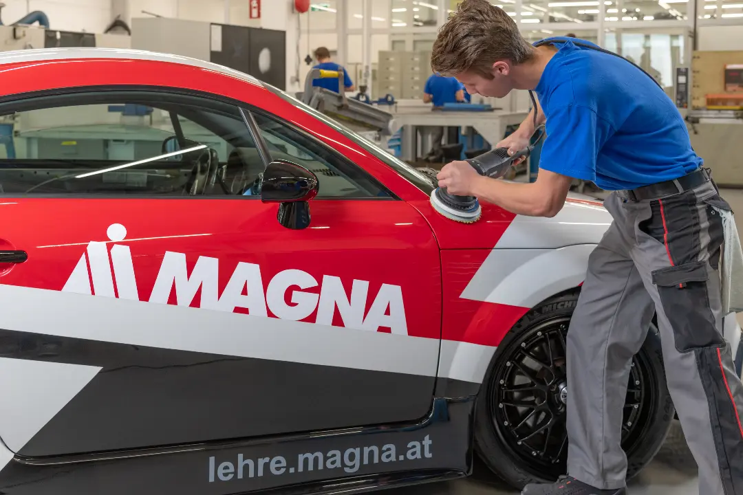 Karosseriebautechnik Lehrling bei Magna