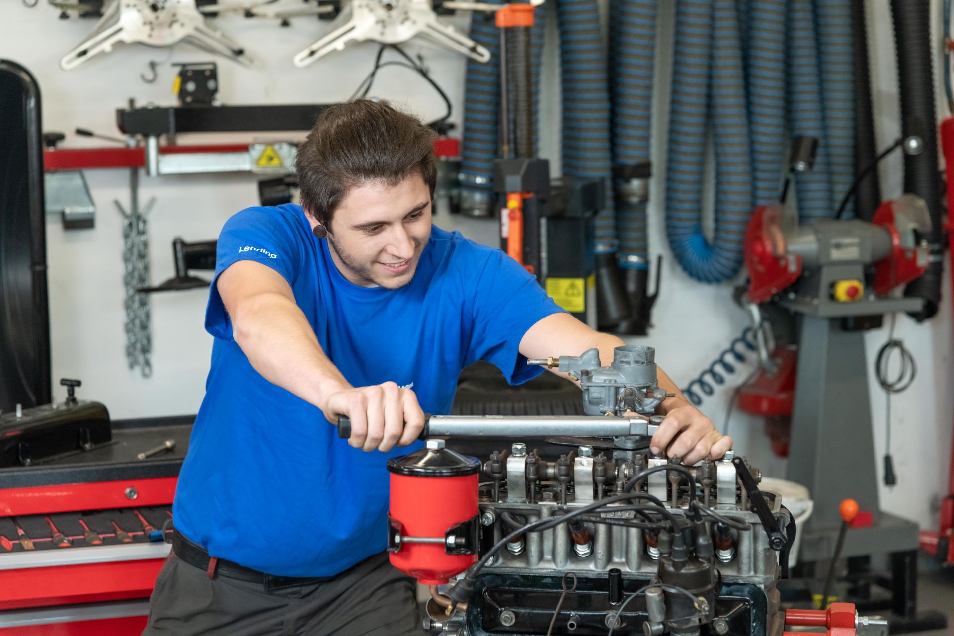 Kraftfahrzeugtechnik Lehrling bei Magna